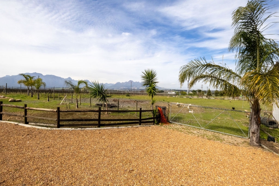6 Bedroom Property for Sale in Stellenbosch Farms Western Cape